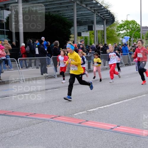 25.04.2026 - Das Zehntel Tim E. http://msf.ph/oto/9570176 25.04.2026 09:01:02 Ziel 1098, 1099, 1528, 1534, 1536, 1553, 1559, 1666, 1671, 2210, 2213, 2301, 2352, 2353, 2406, 2889, 2891, 2903, 2904, 2932, 2957, 3135, 3371, 3374, 3480, 3489, 3496, 3510, 3517, 3521, 3798, 3802, 3805, 3816 meine-sportfotos.de