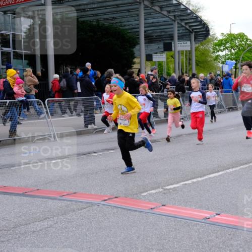 25.04.2026 - Das Zehntel Tim E. http://msf.ph/oto/9570177 25.04.2026 09:01:02 Ziel 1098, 1099, 1528, 1534, 1536, 1553, 1559, 1666, 1671, 2210, 2213, 2301, 2352, 2353, 2406, 2889, 2891, 2903, 2904, 2932, 2957, 3135, 3371, 3374, 3480, 3489, 3496, 3510, 3517, 3521, 3798, 3802, 3805, 3816 meine-sportfotos.de