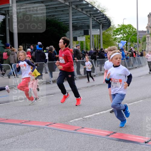 25.04.2026 - Das Zehntel Tim E. http://msf.ph/oto/9570183 25.04.2026 09:01:03 Ziel 1098, 1099, 1528, 1534, 1536, 1553, 1559, 1666, 2213, 2301, 2352, 2353, 2406, 2464, 2889, 2891, 2903, 2904, 2932, 2957, 2988, 2991, 3135, 3371, 3374, 3480, 3489, 3496, 3510, 3517, 3521, 3798, 3802, 3805, 3816 meine-sportfotos.de