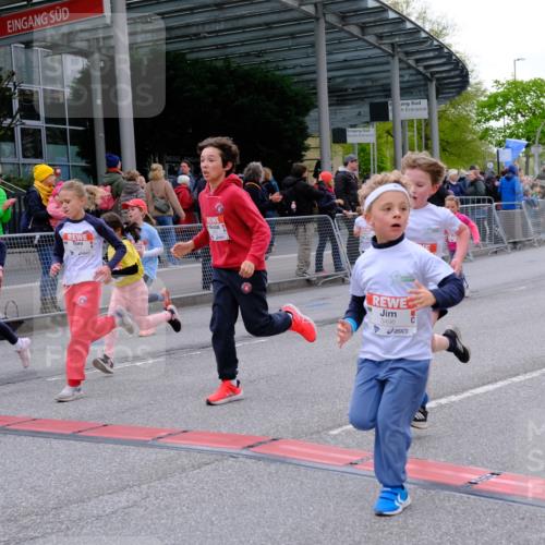25.04.2026 - Das Zehntel Tim E. http://msf.ph/oto/9570185 25.04.2026 09:01:03 Ziel 1098, 1099, 1528, 1534, 1536, 1553, 1559, 1666, 2213, 2301, 2352, 2353, 2406, 2464, 2889, 2891, 2903, 2904, 2932, 2957, 2988, 2991, 3135, 3371, 3374, 3480, 3489, 3496, 3510, 3517, 3521, 3798, 3802, 3805, 3816 meine-sportfotos.de