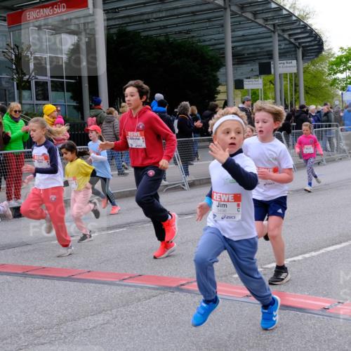 25.04.2026 - Das Zehntel Tim E. http://msf.ph/oto/9570186 25.04.2026 09:01:03 Ziel 1098, 1099, 1528, 1534, 1536, 1553, 1559, 1666, 2213, 2301, 2352, 2353, 2406, 2464, 2889, 2891, 2903, 2904, 2932, 2957, 2988, 2991, 3135, 3371, 3374, 3480, 3489, 3496, 3510, 3517, 3521, 3798, 3802, 3805, 3816 meine-sportfotos.de