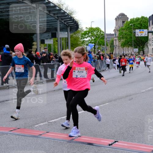 25.04.2026 - Das Zehntel Tim E. http://msf.ph/oto/9570195 25.04.2026 09:01:05 Ziel 1528, 1534, 1536, 1553, 1559, 1666, 2301, 2353, 2464, 2889, 2891, 2903, 2904, 2932, 2957, 2988, 2991, 3135, 3371, 3374, 3477, 3480, 3489, 3490, 3496, 3510, 3517, 3521, 3798, 3802, 3805, 3816 meine-sportfotos.de