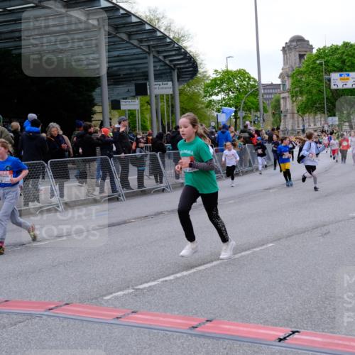 25.04.2026 - Das Zehntel Tim E. http://msf.ph/oto/9570200 25.04.2026 09:01:07 Ziel 1528, 1534, 1536, 1553, 1559, 1891, 2256, 2464, 2572, 2889, 2891, 2903, 2904, 2932, 2957, 2988, 2991, 3135, 3371, 3374, 3477, 3480, 3489, 3490, 3496, 3510, 3517, 3521, 3543, 3802, 3805 meine-sportfotos.de
