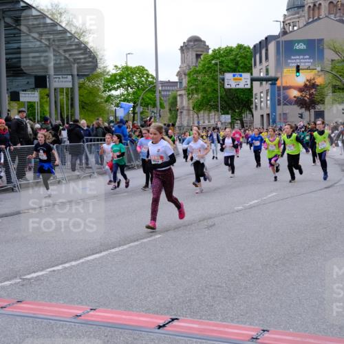 25.04.2026 - Das Zehntel Tim E. http://msf.ph/oto/9570217 25.04.2026 09:01:13 Ziel 1101, 1109, 1114, 1203, 1205, 1753, 1891, 1910, 1930, 2201, 2214, 2250, 2256, 2257, 2369, 2464, 2533, 2572, 2661, 2872, 2932, 2988, 2991, 3021, 3171, 3177, 3199, 3477, 3490, 3513, 3542, 3543, 3790 meine-sportfotos.de