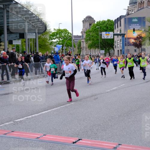 25.04.2026 - Das Zehntel Tim E. http://msf.ph/oto/9570218 25.04.2026 09:01:13 Ziel 1101, 1109, 1114, 1203, 1205, 1753, 1891, 1910, 1930, 2201, 2214, 2250, 2256, 2257, 2369, 2464, 2533, 2572, 2661, 2872, 2932, 2988, 2991, 3021, 3171, 3177, 3199, 3477, 3490, 3513, 3542, 3543, 3790 meine-sportfotos.de