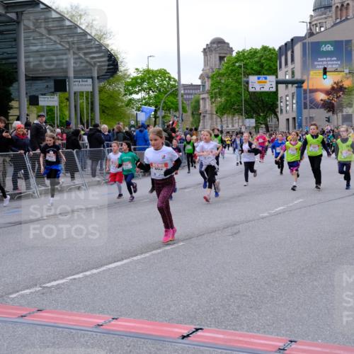 25.04.2026 - Das Zehntel Tim E. http://msf.ph/oto/9570219 25.04.2026 09:01:13 Ziel 1101, 1109, 1114, 1203, 1205, 1753, 1891, 1910, 1930, 2201, 2214, 2250, 2256, 2257, 2369, 2464, 2533, 2572, 2661, 2872, 2932, 2988, 2991, 3021, 3171, 3177, 3199, 3477, 3490, 3513, 3542, 3543, 3790 meine-sportfotos.de
