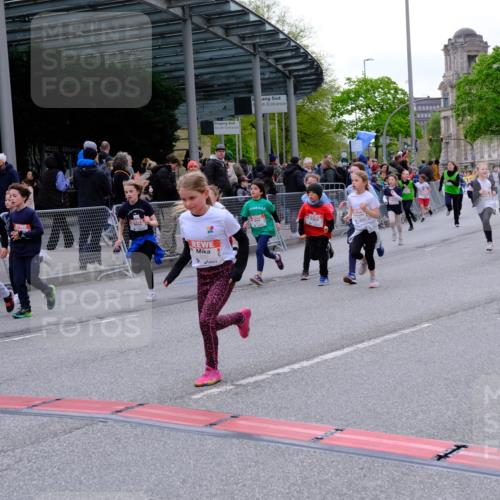 25.04.2026 - Das Zehntel Tim E. http://msf.ph/oto/9570221 25.04.2026 09:01:14 Ziel 1101, 1109, 1114, 1203, 1205, 1753, 1861, 1863, 1871, 1891, 1910, 1930, 2201, 2214, 2250, 2256, 2257, 2369, 2464, 2533, 2572, 2661, 2872, 2988, 2991, 3021, 3171, 3177, 3199, 3333, 3334, 3477, 3490, 3513, 3542, 3543, 3790 meine-sportfotos.de