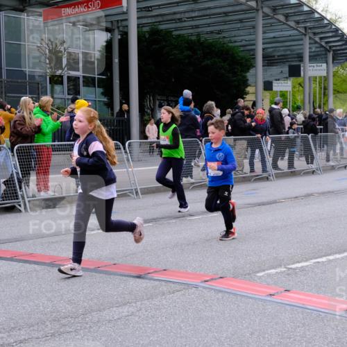 25.04.2026 - Das Zehntel Tim E. http://msf.ph/oto/9570243 25.04.2026 09:01:18 Ziel 1101, 1109, 1114, 1203, 1205, 1753, 1861, 1863, 1871, 1891, 1910, 1930, 1941, 1979, 1983, 2201, 2214, 2250, 2256, 2257, 2369, 2533, 2572, 2661, 2841, 2849, 2872, 2888, 2939, 3021, 3171, 3177, 3199, 3333, 3334, 3513, 3542, 3543, 3729, 3790, 3929 meine-sportfotos.de