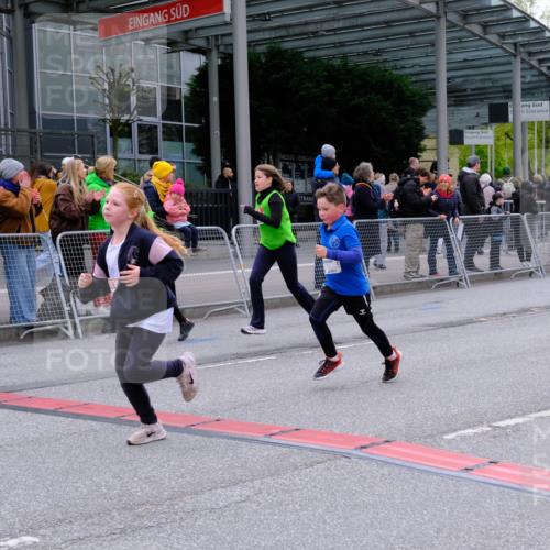 25.04.2026 - Das Zehntel Tim E. http://msf.ph/oto/9570244 25.04.2026 09:01:18 Ziel 1101, 1109, 1114, 1203, 1205, 1753, 1861, 1863, 1871, 1891, 1910, 1930, 1941, 1979, 1983, 2201, 2214, 2250, 2256, 2257, 2369, 2533, 2572, 2661, 2841, 2849, 2872, 2888, 2939, 3021, 3171, 3177, 3199, 3333, 3334, 3513, 3542, 3543, 3729, 3790, 3929 meine-sportfotos.de