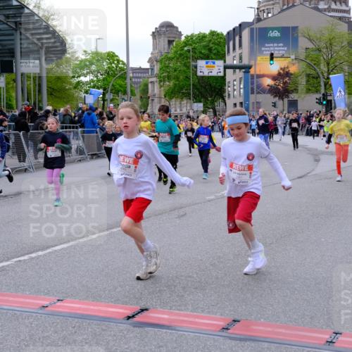 25.04.2026 - Das Zehntel Tim E. http://msf.ph/oto/9570263 25.04.2026 09:01:23 Ziel 1203, 1205, 1231, 1753, 1861, 1863, 1871, 1941, 1979, 1983, 2214, 2257, 2348, 2369, 2533, 2735, 2745, 2784, 2795, 2841, 2849, 2872, 2888, 2939, 3021, 3032, 3171, 3177, 3199, 3333, 3334, 3513, 3542, 3628, 3640, 3729, 3872, 3876, 3929 meine-sportfotos.de