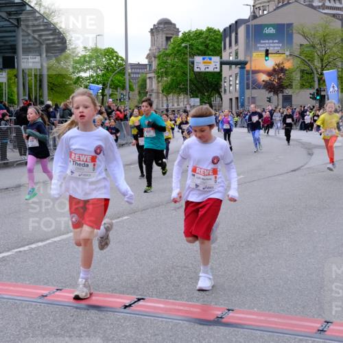 25.04.2026 - Das Zehntel Tim E. http://msf.ph/oto/9570265 25.04.2026 09:01:23 Ziel 1203, 1205, 1231, 1753, 1861, 1863, 1871, 1941, 1979, 1983, 2214, 2257, 2348, 2369, 2533, 2735, 2745, 2784, 2795, 2841, 2849, 2872, 2888, 2939, 3021, 3032, 3171, 3177, 3199, 3333, 3334, 3513, 3542, 3628, 3640, 3729, 3872, 3876, 3929 meine-sportfotos.de