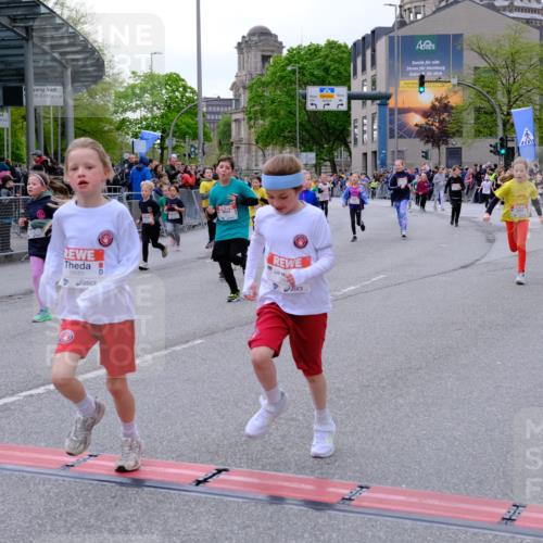 25.04.2026 - Das Zehntel Tim E. http://msf.ph/oto/9570266 25.04.2026 09:01:24 Ziel 1231, 1527, 1530, 1753, 1807, 1861, 1863, 1871, 1941, 1979, 1983, 2348, 2735, 2745, 2784, 2795, 2841, 2849, 2888, 2939, 3021, 3032, 3171, 3177, 3199, 3333, 3334, 3513, 3628, 3640, 3729, 3868, 3872, 3876, 3929 meine-sportfotos.de