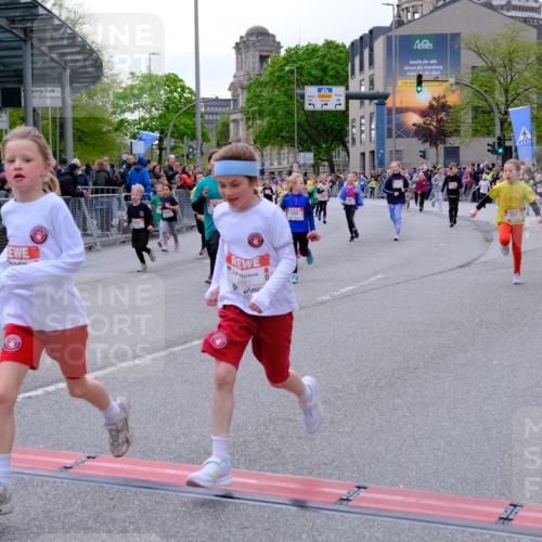 25.04.2026 - Das Zehntel Tim E. http://msf.ph/oto/9570267 25.04.2026 09:01:24 Ziel 1231, 1527, 1530, 1753, 1807, 1861, 1863, 1871, 1941, 1979, 1983, 2348, 2735, 2745, 2784, 2795, 2841, 2849, 2888, 2939, 3021, 3032, 3171, 3177, 3199, 3333, 3334, 3513, 3628, 3640, 3729, 3868, 3872, 3876, 3929 meine-sportfotos.de