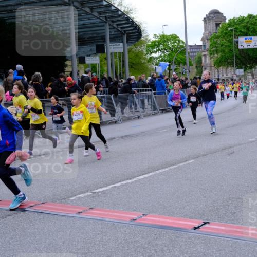25.04.2026 - Das Zehntel Tim E. http://msf.ph/oto/9570278 25.04.2026 09:01:27 Ziel 1231, 1293, 1527, 1530, 1807, 1941, 1958, 1979, 1983, 2348, 2735, 2745, 2784, 2795, 2841, 2849, 2888, 2939, 3032, 3454, 3628, 3640, 3729, 3770, 3868, 3872, 3876, 3929, 3983 meine-sportfotos.de
