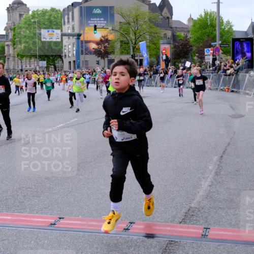 25.04.2026 - Das Zehntel Tim E. http://msf.ph/oto/9570294 25.04.2026 09:01:29 Ziel 1057, 1231, 1293, 1527, 1530, 1807, 1941, 1958, 1979, 1983, 2348, 2735, 2745, 2784, 2795, 2841, 2849, 2888, 2939, 3032, 3137, 3147, 3454, 3628, 3640, 3729, 3770, 3868, 3872, 3876, 3896, 3929, 3954, 3983 meine-sportfotos.de
