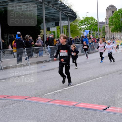 25.04.2026 - Das Zehntel Tim E. http://msf.ph/oto/9570295 25.04.2026 09:01:31 Ziel 1057, 1231, 1293, 1527, 1530, 1807, 1950, 1958, 2348, 2375, 2407, 2735, 2745, 2784, 2795, 3032, 3137, 3147, 3454, 3628, 3640, 3770, 3820, 3868, 3872, 3876, 3896, 3954, 3983 meine-sportfotos.de