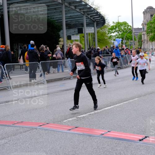 25.04.2026 - Das Zehntel Tim E. http://msf.ph/oto/9570296 25.04.2026 09:01:31 Ziel 1057, 1231, 1293, 1527, 1530, 1807, 1950, 1958, 2348, 2375, 2407, 2735, 2745, 2784, 2795, 3032, 3137, 3147, 3454, 3628, 3640, 3770, 3820, 3868, 3872, 3876, 3896, 3954, 3983 meine-sportfotos.de