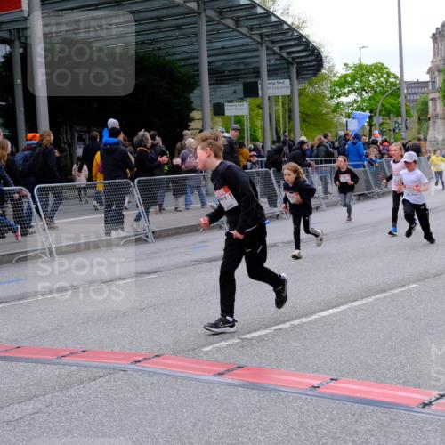 25.04.2026 - Das Zehntel Tim E. http://msf.ph/oto/9570297 25.04.2026 09:01:31 Ziel 1057, 1231, 1293, 1527, 1530, 1807, 1950, 1958, 2348, 2375, 2407, 2735, 2745, 2784, 2795, 3032, 3137, 3147, 3454, 3628, 3640, 3770, 3820, 3868, 3872, 3876, 3896, 3954, 3983 meine-sportfotos.de