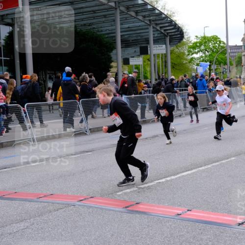 25.04.2026 - Das Zehntel Tim E. http://msf.ph/oto/9570298 25.04.2026 09:01:31 Ziel 1057, 1231, 1293, 1527, 1530, 1807, 1950, 1958, 2348, 2375, 2407, 2735, 2745, 2784, 2795, 3032, 3137, 3147, 3454, 3628, 3640, 3770, 3820, 3868, 3872, 3876, 3896, 3954, 3983 meine-sportfotos.de