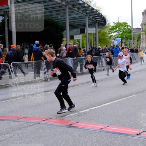 25.04.2026 - Das Zehntel Tim E. http://msf.ph/oto/9570299 25.04.2026 09:01:31 Ziel 1057, 1231, 1293, 1527, 1530, 1807, 1950, 1958, 2348, 2375, 2407, 2735, 2745, 2784, 2795, 3032, 3137, 3147, 3454, 3628, 3640, 3770, 3820, 3868, 3872, 3876, 3896, 3954, 3983 meine-sportfotos.de