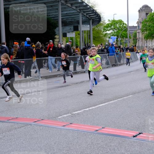 25.04.2026 - Das Zehntel Tim E. http://msf.ph/oto/9570306 25.04.2026 09:01:32 Ziel 1057, 1231, 1293, 1527, 1530, 1807, 1950, 1958, 2348, 2375, 2407, 2735, 2745, 2784, 2795, 3032, 3137, 3147, 3454, 3628, 3640, 3770, 3787, 3819, 3820, 3868, 3872, 3876, 3896, 3954, 3983 meine-sportfotos.de