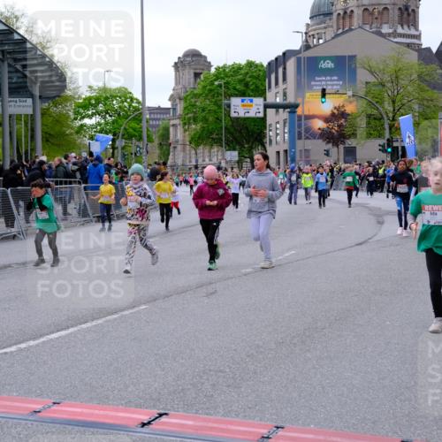 25.04.2026 - Das Zehntel Tim E. http://msf.ph/oto/9570313 25.04.2026 09:01:34 Ziel 1057, 1231, 1293, 1527, 1530, 1807, 1950, 1958, 2348, 2375, 2407, 2784, 2795, 3061, 3072, 3137, 3147, 3454, 3770, 3787, 3819, 3820, 3868, 3876, 3896, 3954, 3983 meine-sportfotos.de