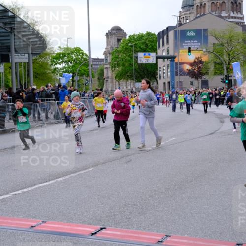 25.04.2026 - Das Zehntel Tim E. http://msf.ph/oto/9570315 25.04.2026 09:01:34 Ziel 1057, 1231, 1293, 1527, 1530, 1807, 1950, 1958, 2348, 2375, 2407, 2784, 2795, 3061, 3072, 3137, 3147, 3454, 3770, 3787, 3819, 3820, 3868, 3876, 3896, 3954, 3983 meine-sportfotos.de