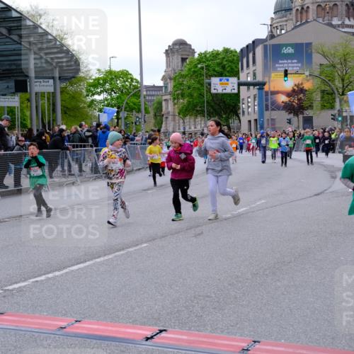 25.04.2026 - Das Zehntel Tim E. http://msf.ph/oto/9570316 25.04.2026 09:01:34 Ziel 1057, 1231, 1293, 1527, 1530, 1807, 1950, 1958, 2348, 2375, 2407, 2784, 2795, 3061, 3072, 3137, 3147, 3454, 3770, 3787, 3819, 3820, 3868, 3876, 3896, 3954, 3983 meine-sportfotos.de