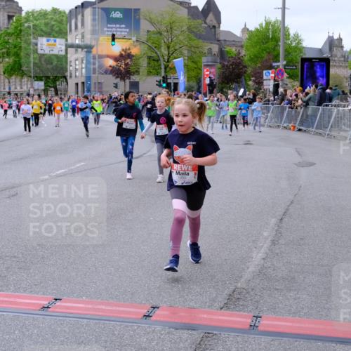 25.04.2026 - Das Zehntel Tim E. http://msf.ph/oto/9570324 25.04.2026 09:01:36 Ziel 1057, 1293, 1527, 1530, 1807, 1950, 1958, 2375, 2407, 2759, 2766, 2847, 2850, 3061, 3072, 3137, 3147, 3454, 3770, 3787, 3819, 3820, 3868, 3896, 3954, 3983 meine-sportfotos.de