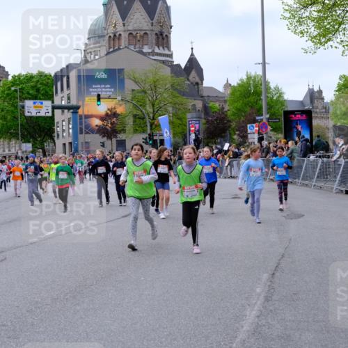 25.04.2026 - Das Zehntel Tim E. http://msf.ph/oto/9570346 25.04.2026 09:01:42 Ziel 1000, 1249, 1252, 1343, 1425, 1435, 1942, 1950, 1957, 2139, 2143, 2375, 2388, 2407, 2759, 2766, 2847, 2850, 3061, 3072, 3681, 3786, 3787, 3793, 3819, 3820 meine-sportfotos.de