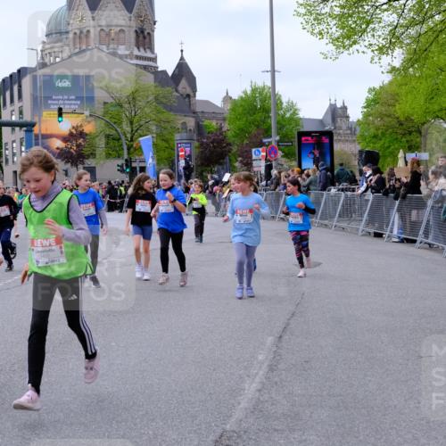 25.04.2026 - Das Zehntel Tim E. http://msf.ph/oto/9570353 25.04.2026 09:01:44 Ziel 1000, 1249, 1252, 1343, 1425, 1435, 1942, 1957, 2003, 2139, 2143, 2198, 2388, 2448, 2485, 2759, 2766, 2847, 2850, 2926, 3061, 3072, 3681, 3692, 3694, 3747, 3786, 3787, 3793, 3794, 3819 meine-sportfotos.de