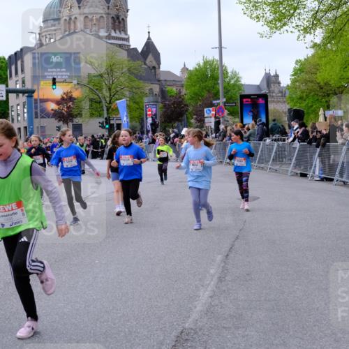 25.04.2026 - Das Zehntel Tim E. http://msf.ph/oto/9570355 25.04.2026 09:01:44 Ziel 1000, 1249, 1252, 1343, 1425, 1435, 1942, 1957, 2003, 2139, 2143, 2198, 2388, 2448, 2485, 2759, 2766, 2847, 2850, 2926, 3061, 3072, 3681, 3692, 3694, 3747, 3786, 3787, 3793, 3794, 3819 meine-sportfotos.de