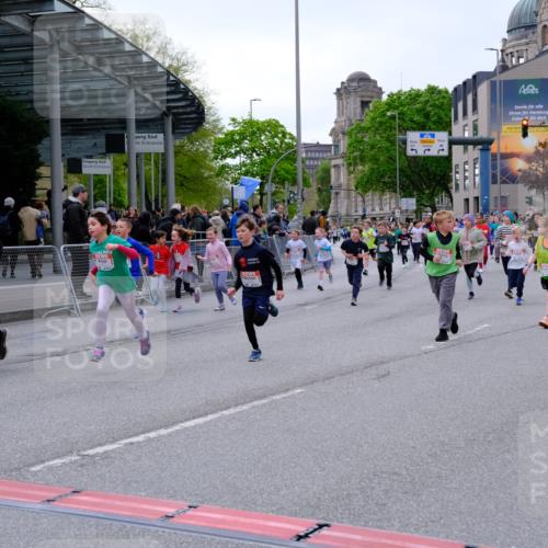 25.04.2026 - Das Zehntel Tim E. http://msf.ph/oto/9570373 25.04.2026 09:01:51 Ziel 1000, 1007, 1232, 1249, 1252, 1337, 1425, 1435, 1813, 1942, 1957, 2003, 2139, 2143, 2198, 2228, 2235, 2448, 2457, 2485, 2518, 2595, 2600, 2834, 2926, 3310, 3681, 3692, 3694, 3747, 3774, 3786, 3793, 3794, 3941, 3981, 3982 meine-sportfotos.de