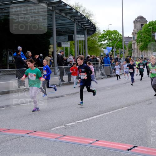 25.04.2026 - Das Zehntel Tim E. http://msf.ph/oto/9570378 25.04.2026 09:01:51 Ziel 1000, 1007, 1232, 1249, 1252, 1337, 1425, 1435, 1813, 1942, 1957, 2003, 2139, 2143, 2198, 2228, 2235, 2448, 2457, 2485, 2518, 2595, 2600, 2834, 2926, 3310, 3681, 3692, 3694, 3747, 3774, 3786, 3793, 3794, 3941, 3981, 3982 meine-sportfotos.de