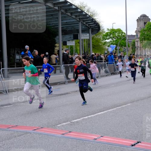 25.04.2026 - Das Zehntel Tim E. http://msf.ph/oto/9570379 25.04.2026 09:01:51 Ziel 1000, 1007, 1232, 1249, 1252, 1337, 1425, 1435, 1813, 1942, 1957, 2003, 2139, 2143, 2198, 2228, 2235, 2448, 2457, 2485, 2518, 2595, 2600, 2834, 2926, 3310, 3681, 3692, 3694, 3747, 3774, 3786, 3793, 3794, 3941, 3981, 3982 meine-sportfotos.de