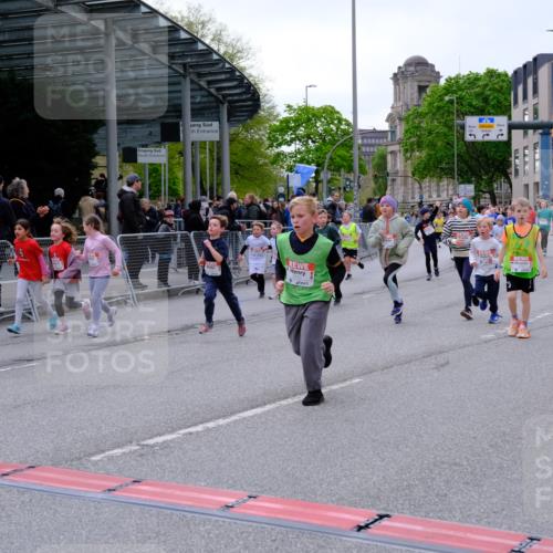 25.04.2026 - Das Zehntel Tim E. http://msf.ph/oto/9570385 25.04.2026 09:01:53 Ziel 1000, 1007, 1232, 1249, 1252, 1337, 1813, 2003, 2139, 2143, 2198, 2228, 2235, 2448, 2457, 2485, 2518, 2595, 2600, 2834, 2926, 3017, 3153, 3286, 3310, 3434, 3435, 3692, 3694, 3747, 3774, 3786, 3793, 3794, 3941, 3981, 3982 meine-sportfotos.de