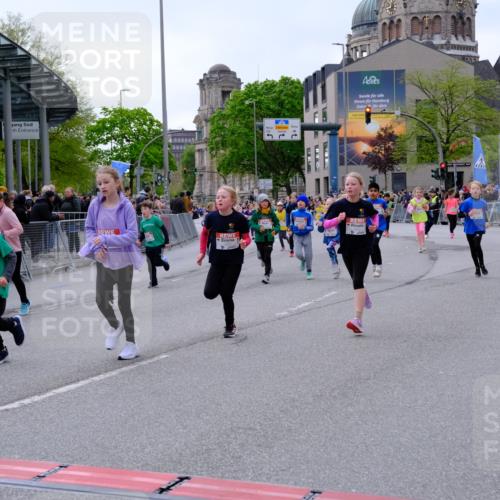 25.04.2026 - Das Zehntel Tim E. http://msf.ph/oto/9570442 25.04.2026 09:02:07 Ziel 1002, 1009, 1603, 1620, 1827, 1945, 2116, 2121, 2123, 2127, 2135, 2220, 2227, 2340, 2402, 2504, 2516, 2665, 2701, 2702, 2704, 2736, 3127, 3396, 3399, 3425, 3550, 3633, 3638, 3639, 3643, 3645, 3647, 3649, 3650, 3871, 3909, 4021 meine-sportfotos.de