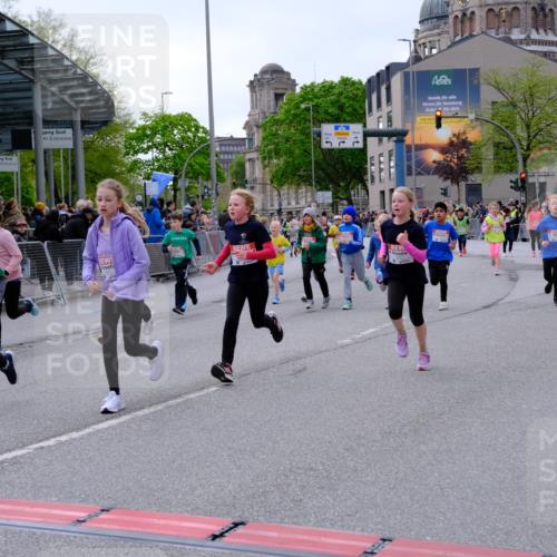 25.04.2026 - Das Zehntel Tim E. http://msf.ph/oto/9570444 25.04.2026 09:02:07 Ziel 1002, 1009, 1603, 1620, 1827, 1945, 2116, 2121, 2123, 2127, 2135, 2220, 2227, 2340, 2402, 2504, 2516, 2665, 2701, 2702, 2704, 2736, 3127, 3396, 3399, 3425, 3550, 3633, 3638, 3639, 3643, 3645, 3647, 3649, 3650, 3871, 3909, 4021 meine-sportfotos.de