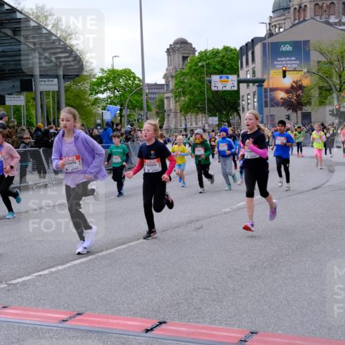 25.04.2026 - Das Zehntel Tim E. http://msf.ph/oto/9570445 25.04.2026 09:02:07 Ziel 1002, 1009, 1603, 1620, 1827, 1945, 2116, 2121, 2123, 2127, 2135, 2220, 2227, 2340, 2402, 2504, 2516, 2665, 2701, 2702, 2704, 2736, 3127, 3396, 3399, 3425, 3550, 3633, 3638, 3639, 3643, 3645, 3647, 3649, 3650, 3871, 3909, 4021 meine-sportfotos.de