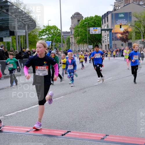 25.04.2026 - Das Zehntel Tim E. http://msf.ph/oto/9570451 25.04.2026 09:02:08 Ziel 1002, 1009, 1603, 1620, 1827, 1945, 2116, 2121, 2123, 2127, 2135, 2220, 2227, 2340, 2402, 2504, 2516, 2665, 2701, 2702, 2704, 2713, 2736, 3127, 3396, 3399, 3425, 3550, 3633, 3638, 3639, 3871, 4021 meine-sportfotos.de