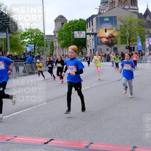 25.04.2026 - Das Zehntel Tim E. http://msf.ph/oto/9570458 25.04.2026 09:02:10 Ziel 1002, 1009, 1603, 1620, 1827, 2116, 2121, 2123, 2127, 2135, 2220, 2227, 2340, 2402, 2504, 2516, 2701, 2702, 2704, 2713, 2736, 3127, 3144, 3396, 3425, 3550, 3871, 4021 meine-sportfotos.de