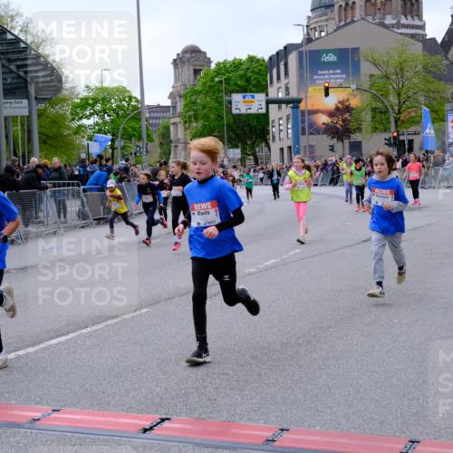 25.04.2026 - Das Zehntel Tim E. http://msf.ph/oto/9570459 25.04.2026 09:02:10 Ziel 1002, 1009, 1603, 1620, 1827, 2116, 2121, 2123, 2127, 2135, 2220, 2227, 2340, 2402, 2504, 2516, 2701, 2702, 2704, 2713, 2736, 3127, 3144, 3396, 3425, 3550, 3871, 4021 meine-sportfotos.de