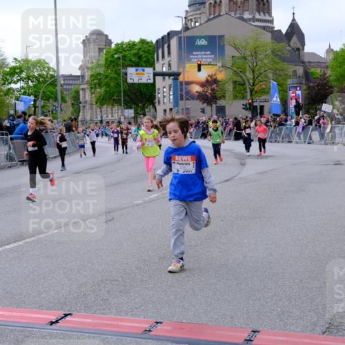 25.04.2026 - Das Zehntel Tim E. http://msf.ph/oto/9570460 25.04.2026 09:02:10 Ziel 1002, 1009, 1603, 1620, 1827, 2116, 2121, 2123, 2127, 2135, 2220, 2227, 2340, 2402, 2504, 2516, 2701, 2702, 2704, 2713, 2736, 3127, 3144, 3396, 3425, 3550, 3871, 4021 meine-sportfotos.de