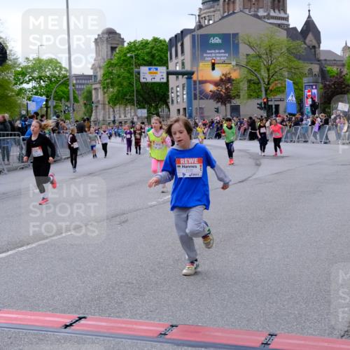25.04.2026 - Das Zehntel Tim E. http://msf.ph/oto/9570461 25.04.2026 09:02:10 Ziel 1002, 1009, 1603, 1620, 1827, 2116, 2121, 2123, 2127, 2135, 2220, 2227, 2340, 2402, 2504, 2516, 2701, 2702, 2704, 2713, 2736, 3127, 3144, 3396, 3425, 3550, 3871, 4021 meine-sportfotos.de