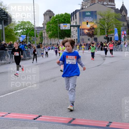 25.04.2026 - Das Zehntel Tim E. http://msf.ph/oto/9570463 25.04.2026 09:02:11 Ziel 1002, 1009, 1603, 1620, 1827, 2116, 2121, 2123, 2127, 2135, 2220, 2227, 2281, 2340, 2402, 2504, 2516, 2701, 2702, 2704, 2713, 2736, 3127, 3144, 3293, 3396, 3425, 3550, 3871, 4021 meine-sportfotos.de