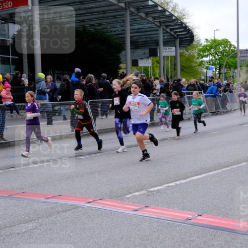 25.04.2026 - Das Zehntel Tim E. http://msf.ph/oto/9570541 25.04.2026 09:02:26 Ziel 1110, 1449, 1667, 1749, 1750, 2378, 2389, 2454, 2690, 2705, 2707, 3011, 3023, 3485, 3500, 3656, 3662, 3663, 3850, 3851, 3854 meine-sportfotos.de