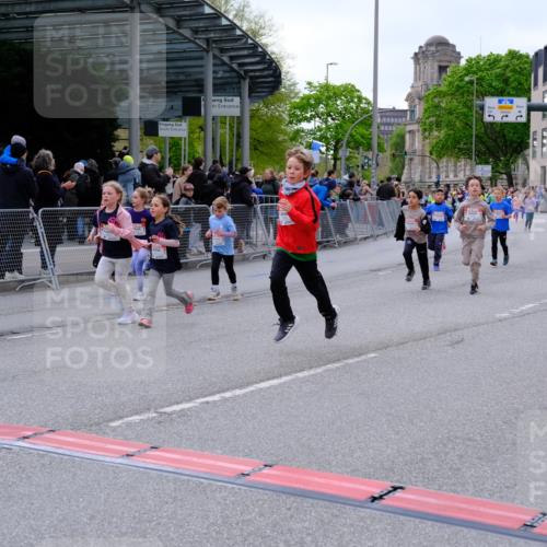 25.04.2026 - Das Zehntel Tim E. http://msf.ph/oto/9570557 25.04.2026 09:02:29 Ziel 1110, 1166, 1449, 1667, 1926, 1935, 2133, 2238, 2244, 2378, 2389, 2454, 2690, 2705, 2707, 3011, 3023, 3155, 3485, 3500, 3662, 3663, 3850, 3851 meine-sportfotos.de