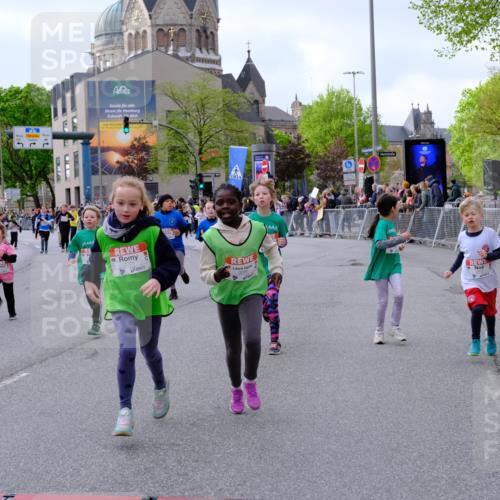 25.04.2026 - Das Zehntel Tim E. http://msf.ph/oto/9570691 25.04.2026 09:03:05 Ziel 1097, 1105, 1121, 1169, 1172, 1428, 1448, 1454, 1703, 1705, 1706, 2114, 2145, 2148, 2230, 2245, 2355, 2449, 2456, 2503, 2855, 2948, 2965, 3004, 3022, 3036, 3132, 3218, 3235, 3266, 3268, 3288, 3295, 3441, 3682, 3734, 3746, 3764, 3769, 3890, 4000 meine-sportfotos.de