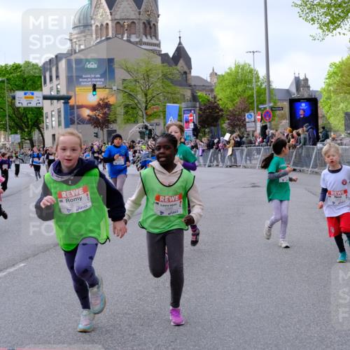 25.04.2026 - Das Zehntel Tim E. http://msf.ph/oto/9570693 25.04.2026 09:03:06 Ziel 1097, 1105, 1121, 1169, 1172, 1428, 1432, 1448, 1703, 1705, 1706, 2114, 2145, 2148, 2230, 2245, 2355, 2449, 2456, 2503, 2855, 2948, 2965, 3004, 3022, 3036, 3132, 3218, 3235, 3266, 3268, 3288, 3295, 3734, 3746, 3764, 3769, 3890, 4000 meine-sportfotos.de