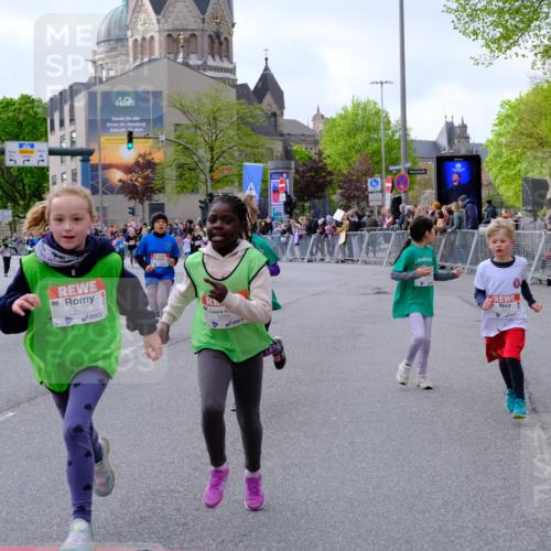 25.04.2026 - Das Zehntel Tim E. http://msf.ph/oto/9570694 25.04.2026 09:03:06 Ziel 1097, 1105, 1121, 1169, 1172, 1428, 1432, 1448, 1703, 1705, 1706, 2114, 2145, 2148, 2230, 2245, 2355, 2449, 2456, 2503, 2855, 2948, 2965, 3004, 3022, 3036, 3132, 3218, 3235, 3266, 3268, 3288, 3295, 3734, 3746, 3764, 3769, 3890, 4000 meine-sportfotos.de